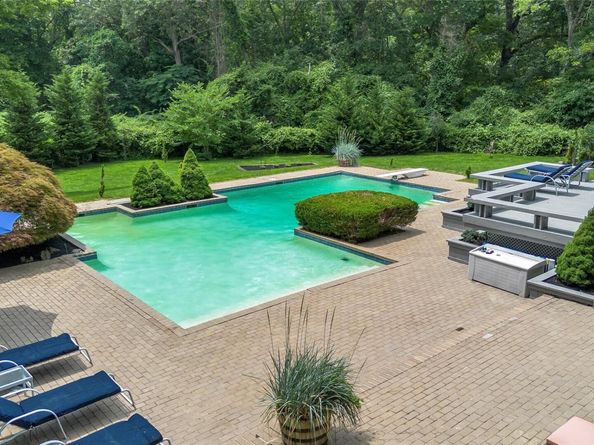 6 Fox Hunt Court, Huntington NY 11743