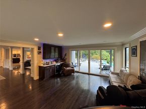 6 Fox Hunt Court, Huntington NY 11743