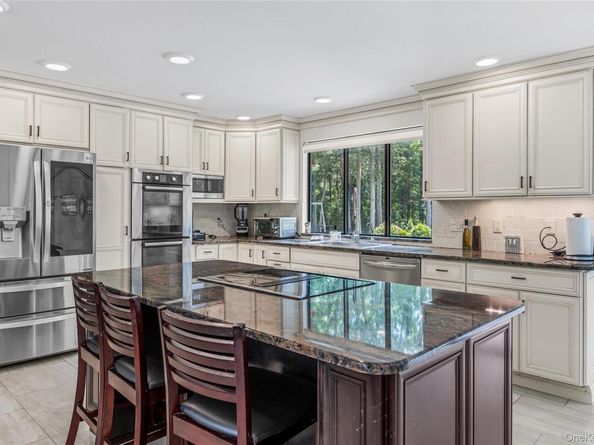 6 Fox Hunt Court, Huntington NY 11743