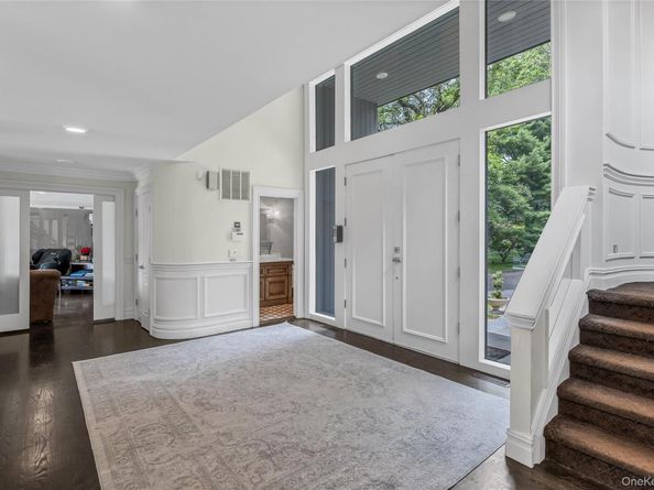 6 Fox Hunt Court, Huntington NY 11743