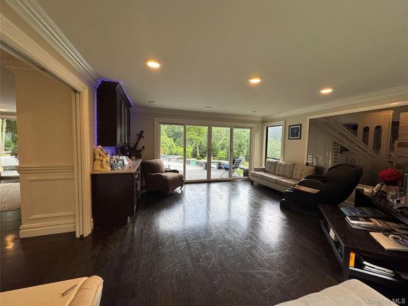 6 Fox Hunt Court, Huntington NY 11743