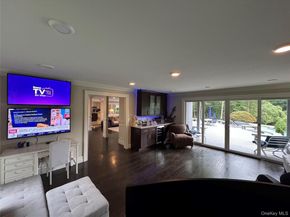 6 Fox Hunt Court, Huntington NY 11743