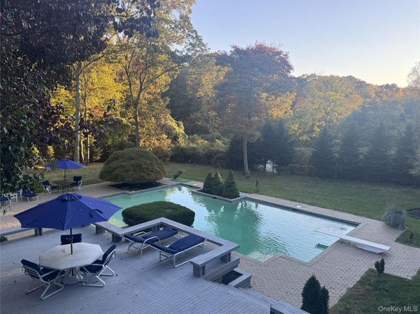 6 Fox Hunt Court, Huntington NY 11743