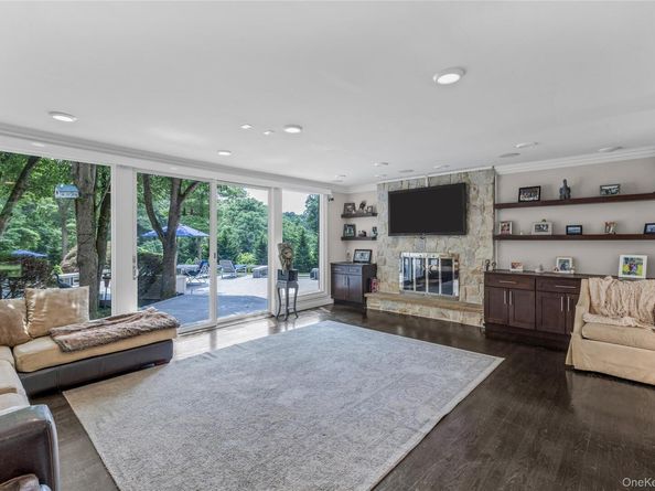 6 Fox Hunt Court, Huntington NY 11743