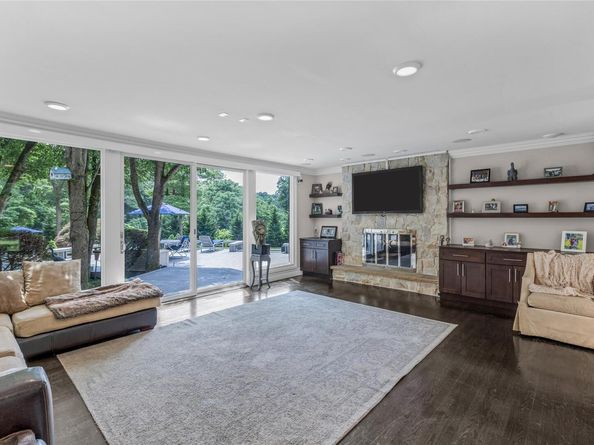 6 Fox Hunt Court, Huntington NY 11743