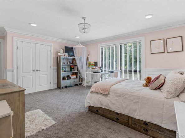 6 Fox Hunt Court, Huntington NY 11743