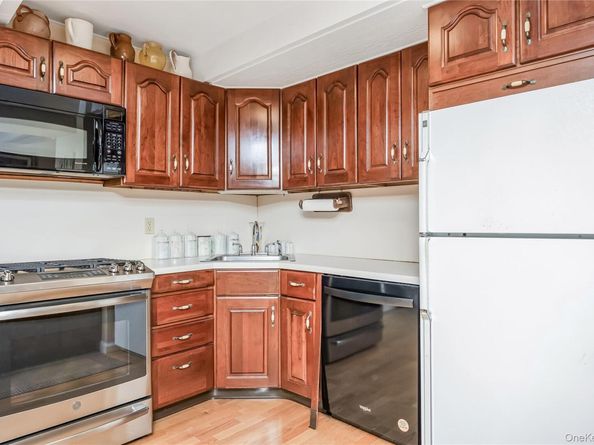 9 Branch Lane, East Setauket NY 11733