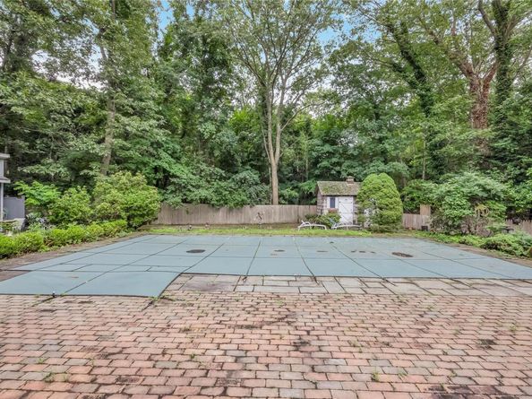 9 Branch Lane, East Setauket NY 11733