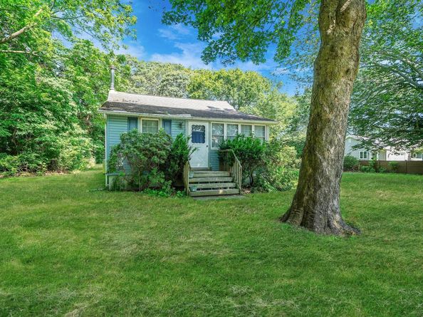 15 Youngs Avenue, Mattituck NY 11952