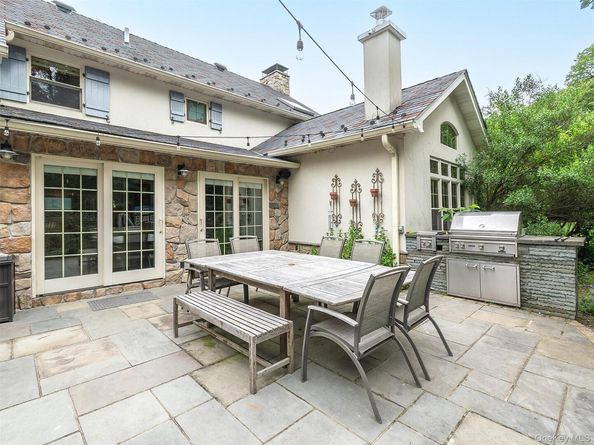 184 Circle Drive, Manhasset NY 11030