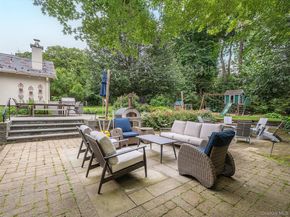 184 Circle Drive, Manhasset NY 11030