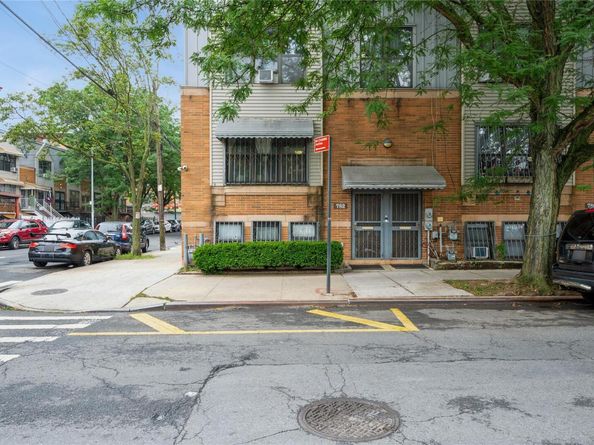 782 E. 179th Street, Bronx NY 10460
