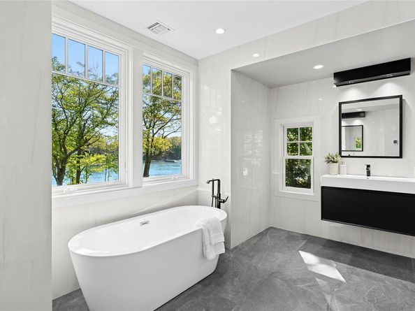1750 Hobart Road, Southold NY 11971