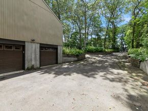1572 Middle Road, Calverton NY 11933