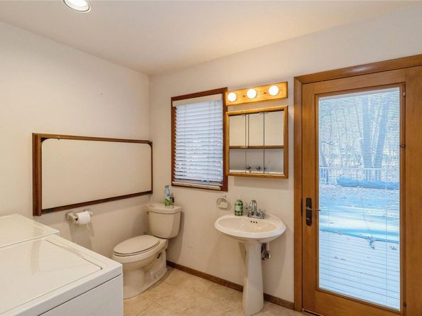 1572 Middle Road, Calverton NY 11933