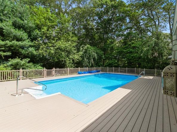 1572 Middle Road, Calverton NY 11933