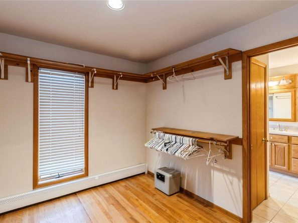 1572 Middle Road, Calverton NY 11933