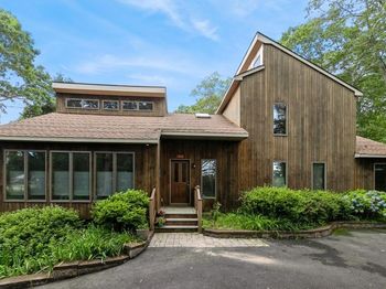 1572 Middle Road