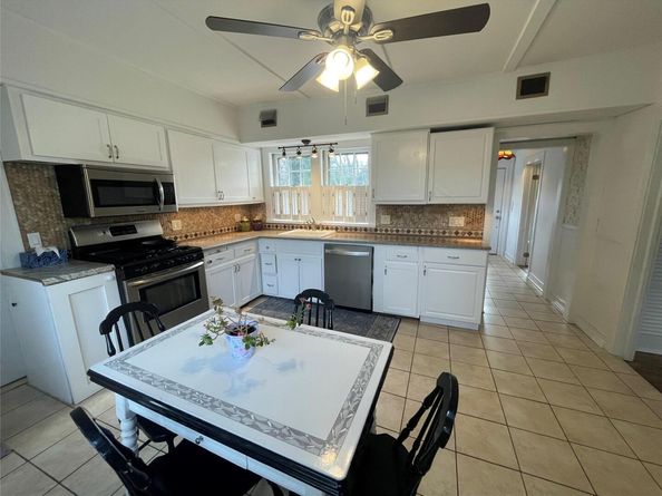 190 S Country Road, Remsenburg NY 11960