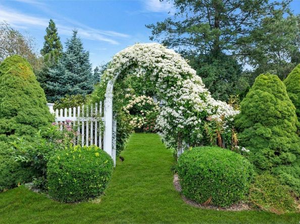 15405 Main Road, Mattituck NY 11952
