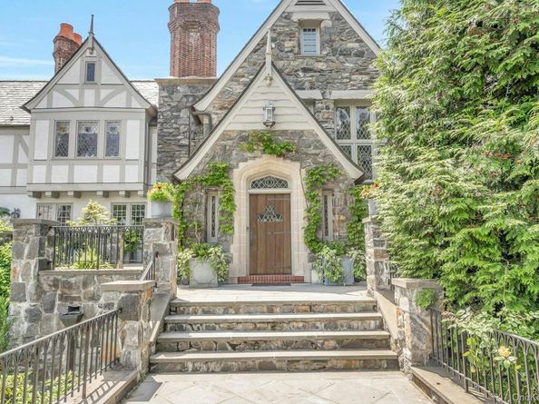 19 Park Drive S, Rye NY 10580