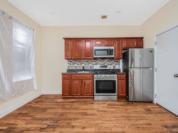 965 E 226 Street E, Bronx NY 10466