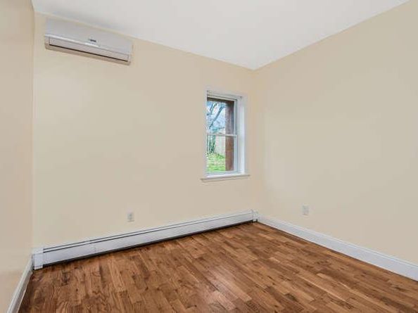 965 E 226 Street E, Bronx NY 10466