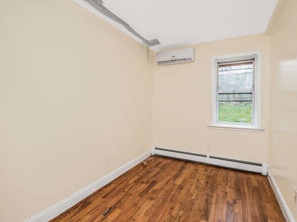 965 E 226 Street E, Bronx NY 10466