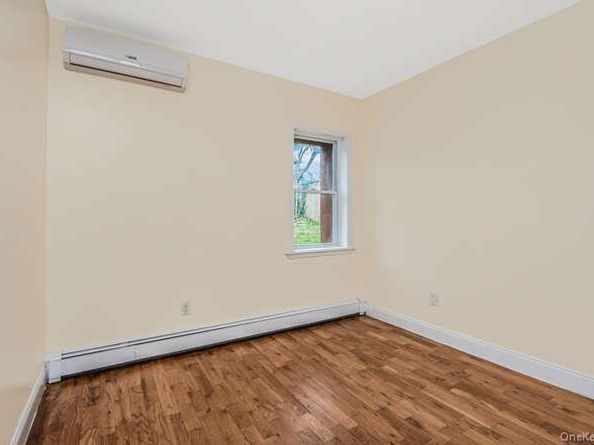 965 E 226 Street E, Bronx NY 10466