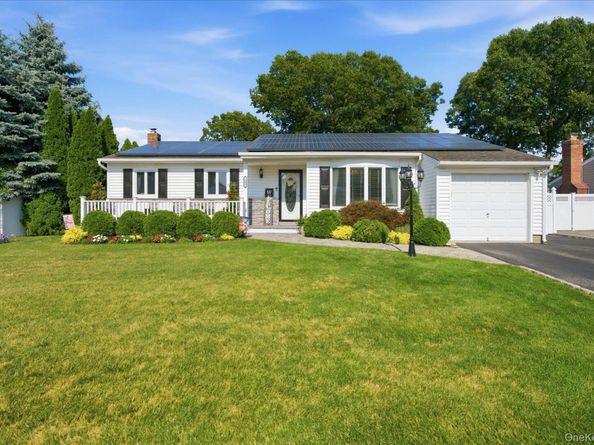 101 Gainsborough Road, Holbrook NY 11741