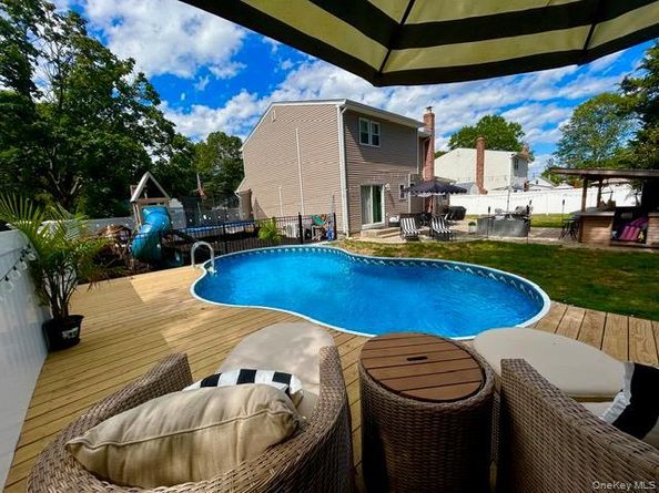 32 Morris Avenue, Patchogue NY 11772