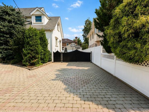 160-31 9th Avenue, Whitestone NY 11357