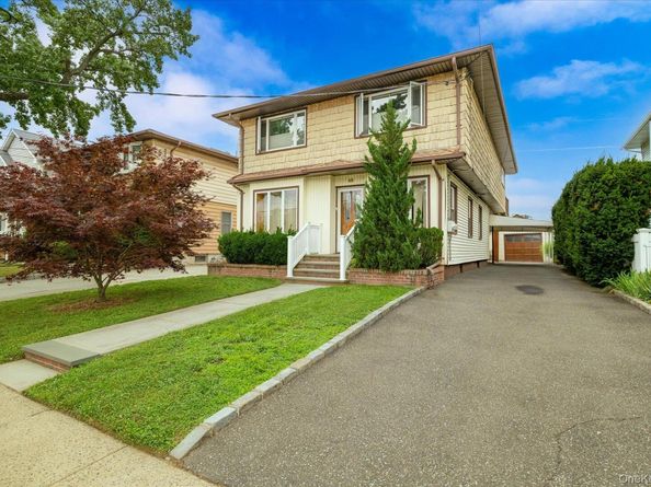 49 Roosevelt Court, Westbury NY 11590