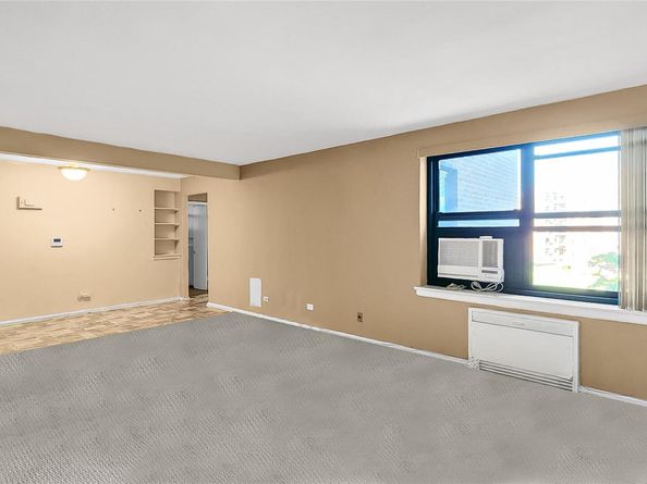 73-55 210th Street 4J, Oakland Gardens NY 11364