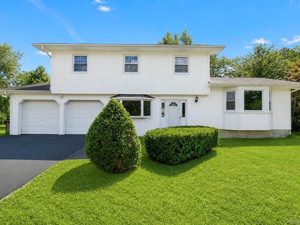 2 Valley Forge Drive, Wheatley Heights NY 11798