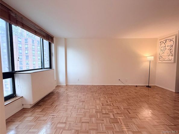 1 Irving Place U17H, New York (Manhattan) NY 10003