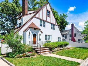 15 Maine Avenue, Rockville Centre NY 11570