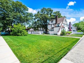 15 Maine Avenue, Rockville Centre NY 11570