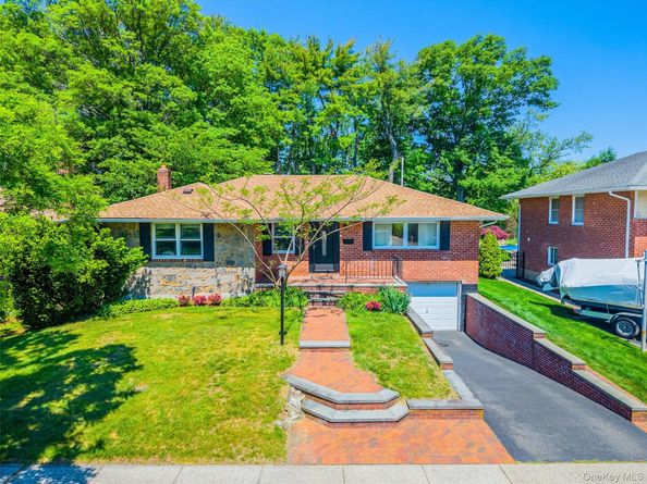 205 Halsey Avenue, Jericho NY 11753