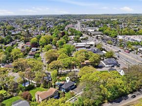 18 Park Drive E, Syosset NY 11791