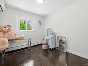 18 Park Drive E, Syosset NY 11791