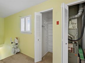 86 W Cambridge Drive W 86, Copiague NY 11726