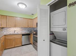 86 W Cambridge Drive W 86, Copiague NY 11726
