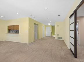 86 W Cambridge Drive W 86, Copiague NY 11726