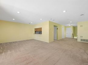 86 W Cambridge Drive W 86, Copiague NY 11726