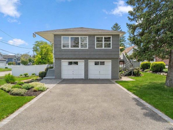 28 Satinwood Road, Bayville NY 11709