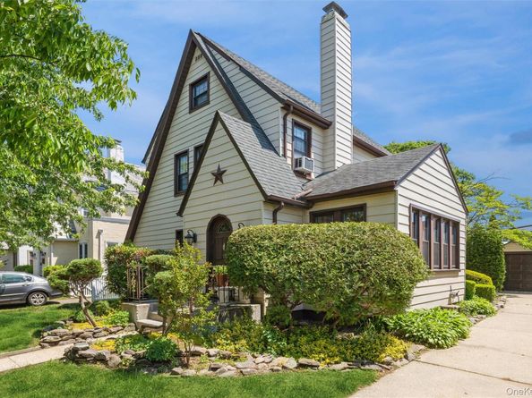 4 May Court, West Hempstead NY 11552
