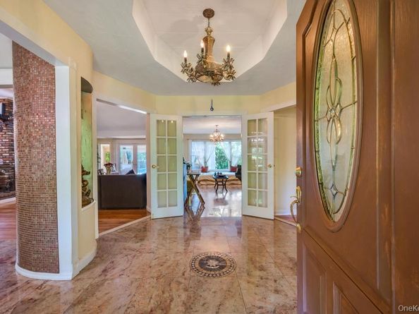 28 Penn Drive, Dix Hills NY 11746