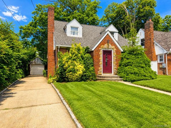 2284 Wynsum Avenue, Merrick NY 11566