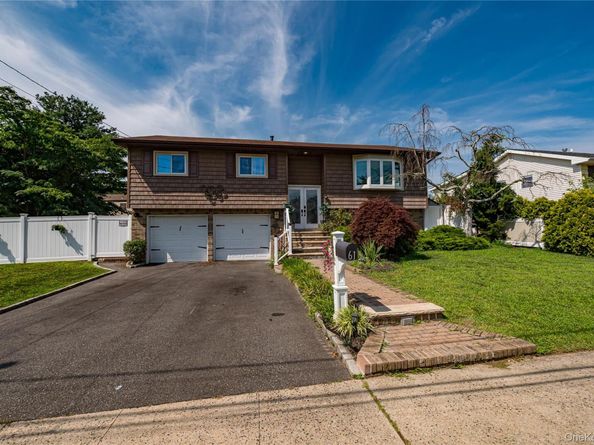 61 Linda Lane, North Babylon NY 11703